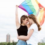 Cum imi dau seama daca sunt lesbiana sau bisexuala?