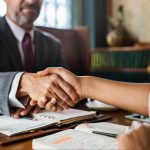 Cand ai nevoie de serviciile unui avocat business law?